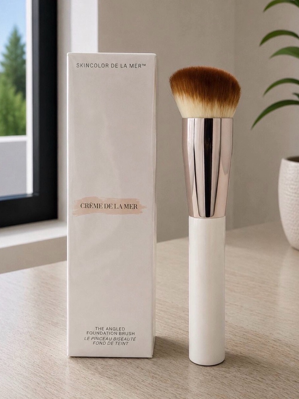 La Mer Angled Foundation Brush - NWT